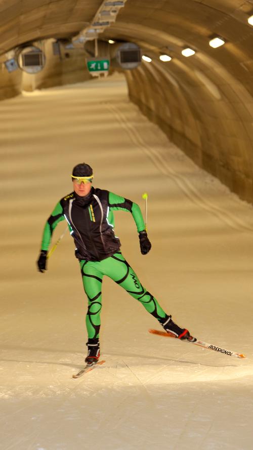 Skifahren geht in Vuokatti übrigens nicht nur im Winter! Dank des 1,2 Kilometer langen Skitunnels, den die Finnen 1998 eingeweiht haben, kann man hier ganzjährig auf die "Piste".