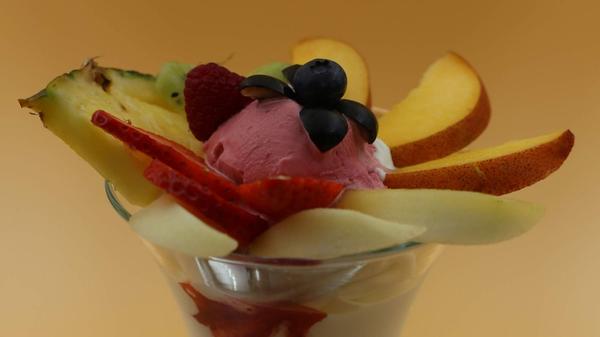 Der "Coppa Delizia" ist eine Spezialität im Eiscafé Cortina in Coburg. Mit 571 Stimmen landet es auf Platz 2 unseres User-Votings.