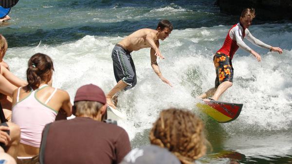 ARC-Großstadtsurfer auf Isar-Seitenkanal