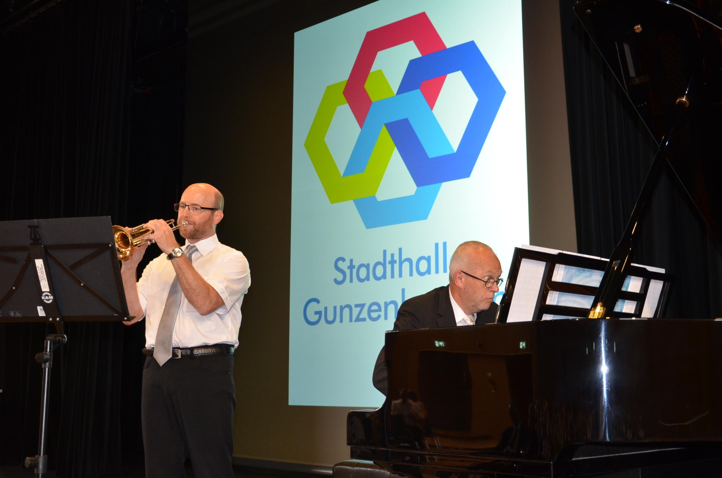 Martin Linck an der Trompete und Kirchenmusikdirektor Bernhard Krikkay am Flügel gaben dem festlichen Eröffnungsakt eine besondere Note.