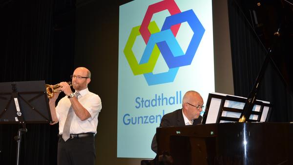 Martin Linck an der Trompete und Kirchenmusikdirektor Bernhard Krikkay am Flügel gaben dem festlichen Eröffnungsakt eine besondere Note.