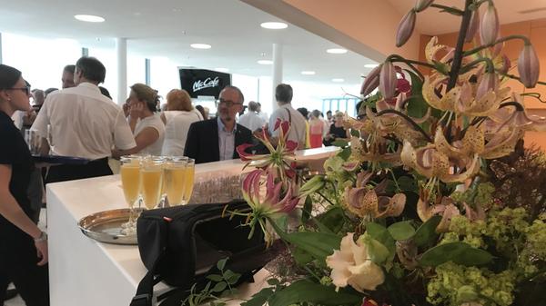 Blumenschmuck durfte bei der festlichen Einweihung des Gunzenhäuser Kulturtempels selbstverständlich nicht fehlen.
