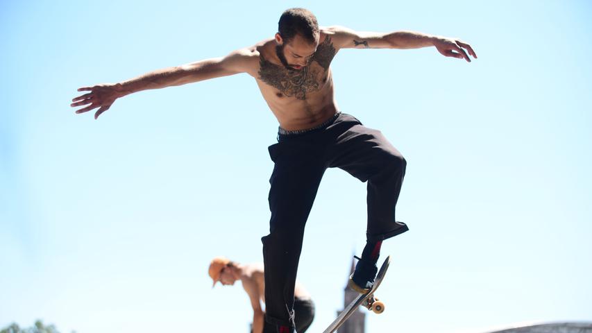 Lässige Stimmung, verrückte Stunts: Das Rollsportfest Fürth bringt Skate-Fans zusammen