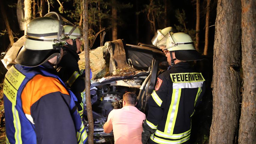 VW-Fahrer stirbt bei tödlichem Unfall auf A9 bei Feucht