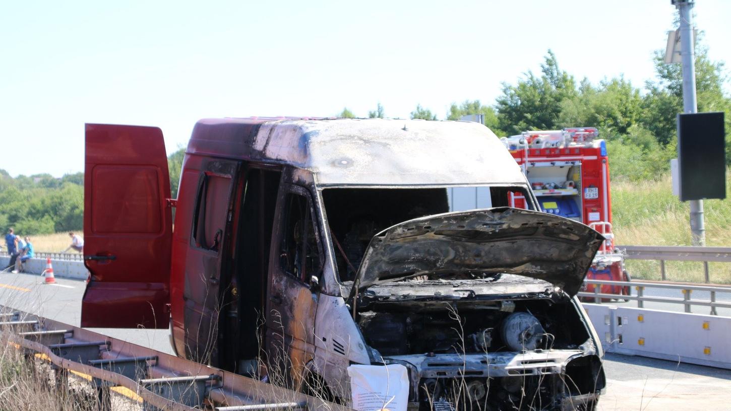 Die Ursache des Fahrzeugbrands war laut Polizei ein technischer Defekt.