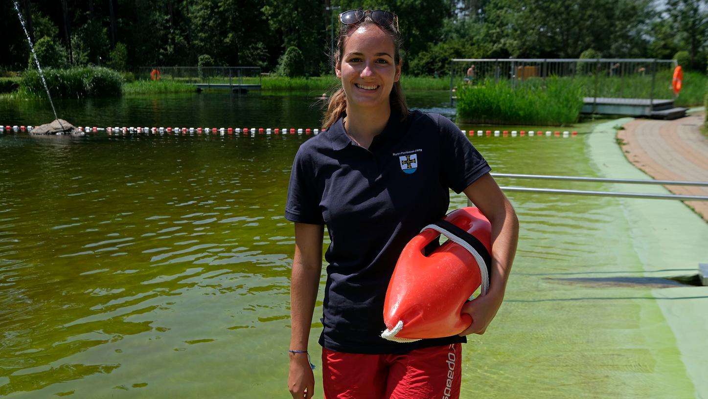 Rettungsschwimmerin Tina Schmidt hat im Naturbad den Job angetreten.