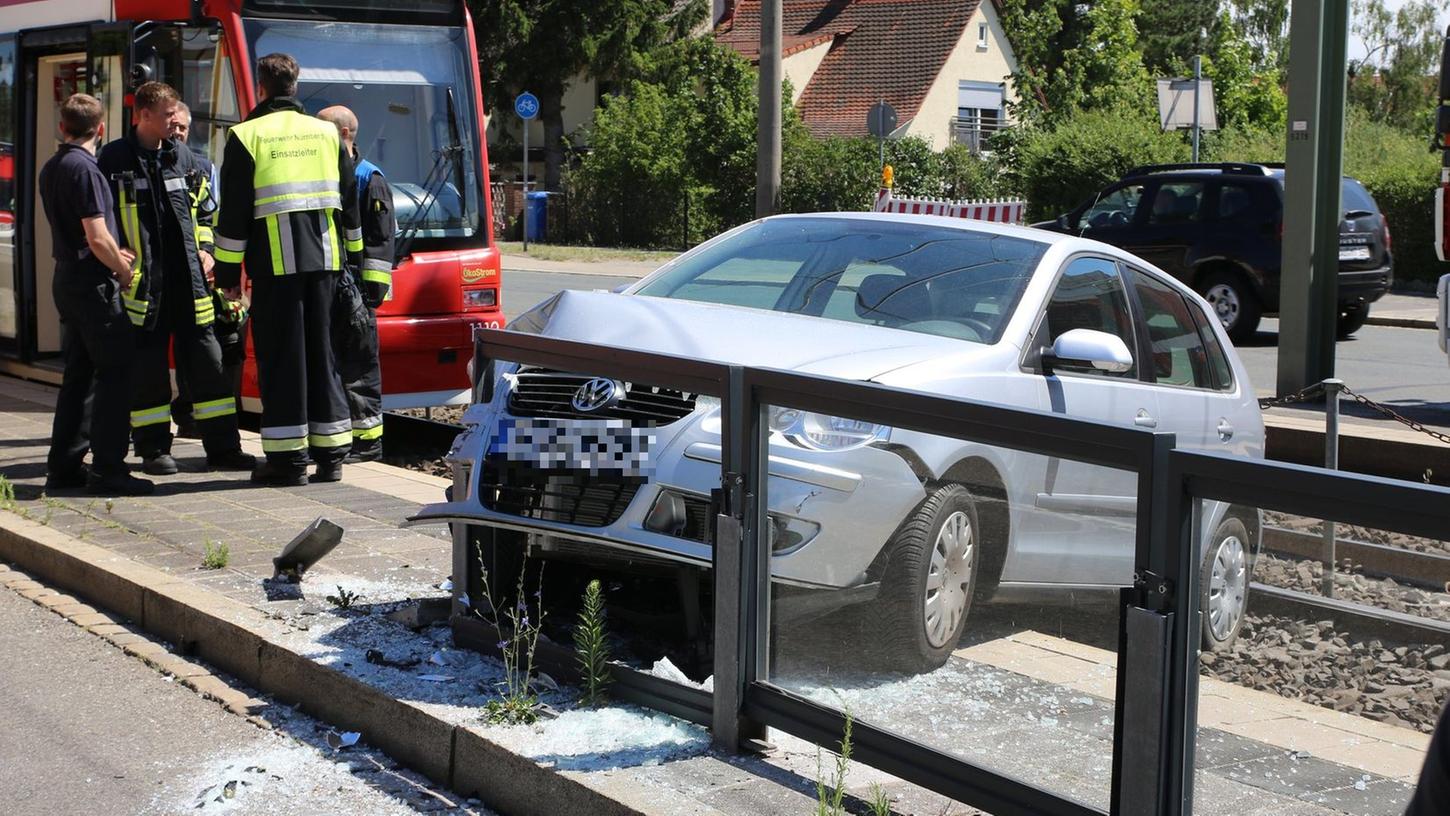 Am Mittwochnachmittag kam es an der Straßenbahnhaltestelle "Saarbrückener Straße" zu einem Verkehrsunfall.