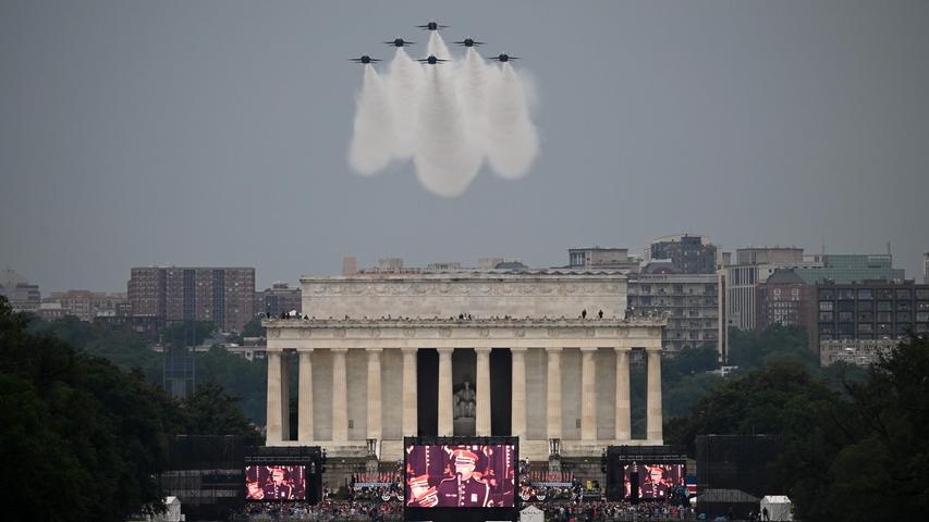 Mit Feuerwerk, Panzern und Fahnen: Trump veranstaltet Militärschau zum 4. Juli