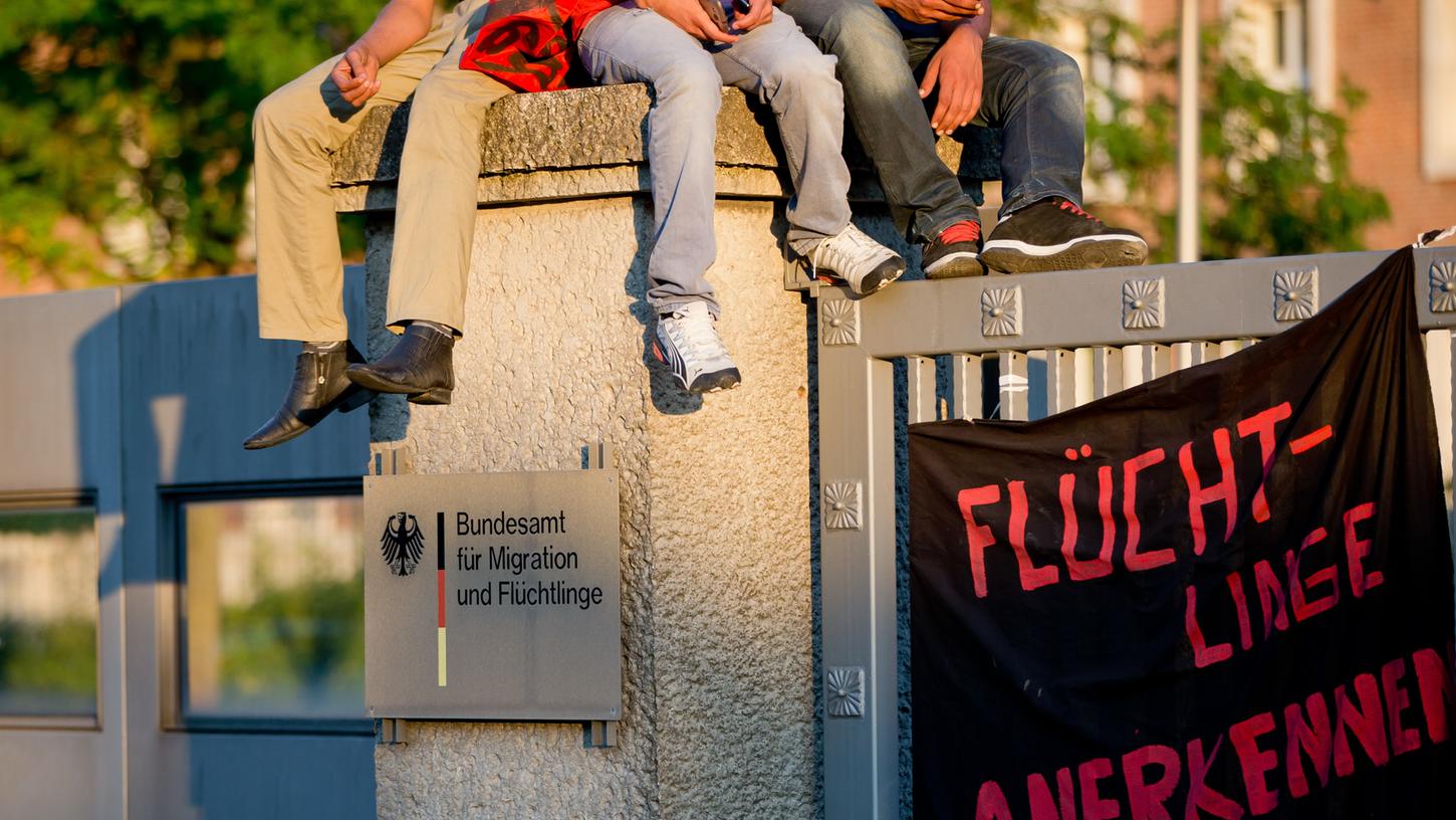 Die Aufnahme von Geflüchteten wird demnächst auch Thema im Stadtrat sein. Ein Antrag im Stadtrat fordert, dass Nürnberg dem Städtebündnis "Sichere Häfen" beitritt.