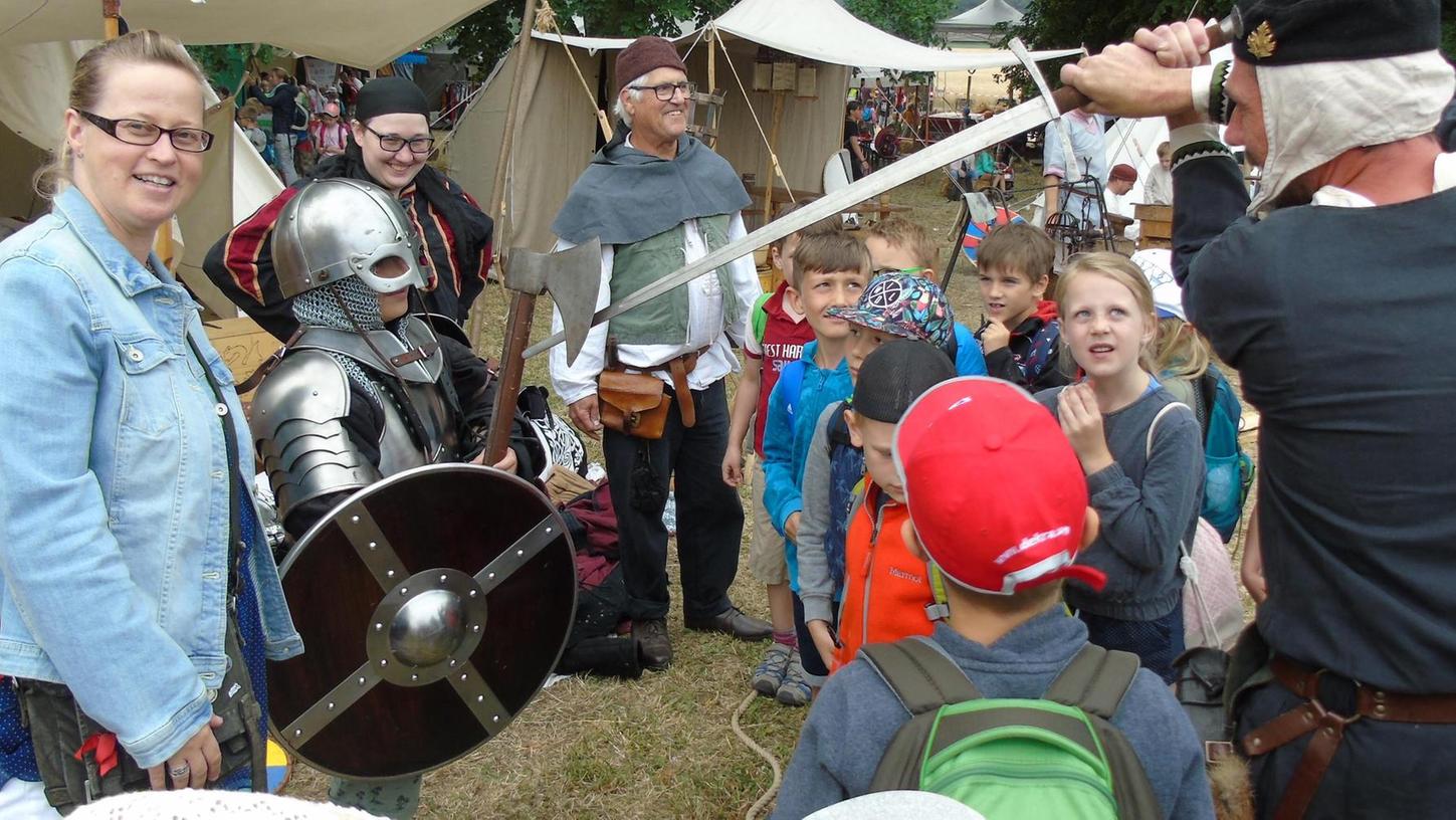 Kinder tauchen in Mühhausen ins Mittelalter ein