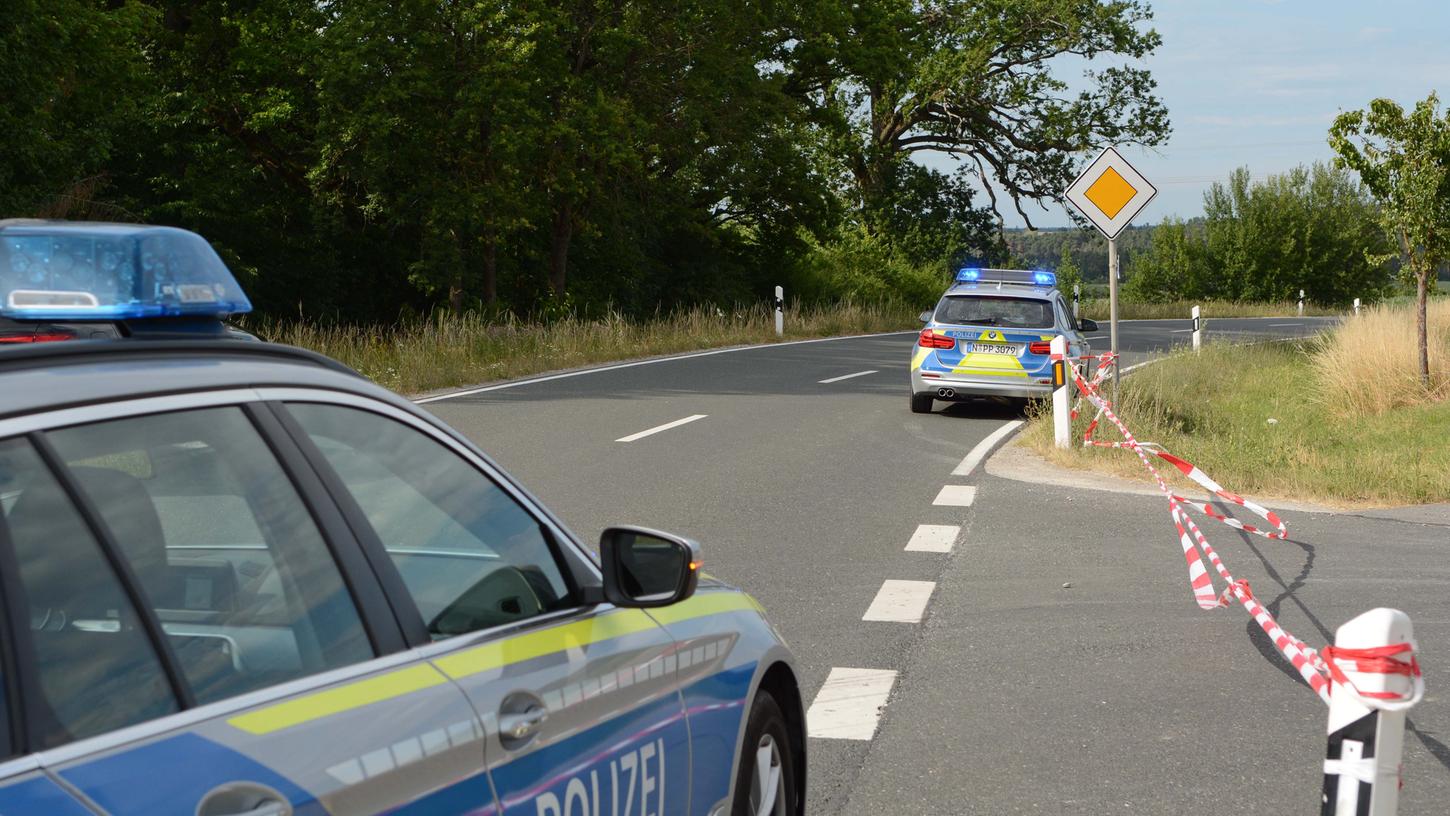 Am Samstag war die Leiche eines 49-Jährigen im Landkreis Ansbach in einem Feld gefunden worden. Nun will die Polizei den Fall geklärt haben.