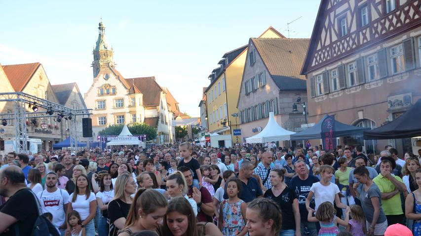 Die Bayern-3-Party zum Challenge: Fetzen-Stimmung auf dem Rother Marktplatz
