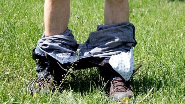 In Ansbach zeigte sich am Samstag ein Exhibitionist vor mehreren Frauen. (Symbolbild)
In Ansbach zeigte sich am Samstag ein Exhibitionist vor mehreren Frauen. (Symbolbild)
