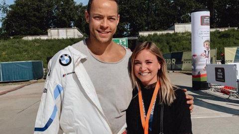 Andrej Mangold war ebenfalls in Nürnberg unterwegs. Ein Fan musste sich freilich gleich ein Selfie mit dem Bachelor schnappen.