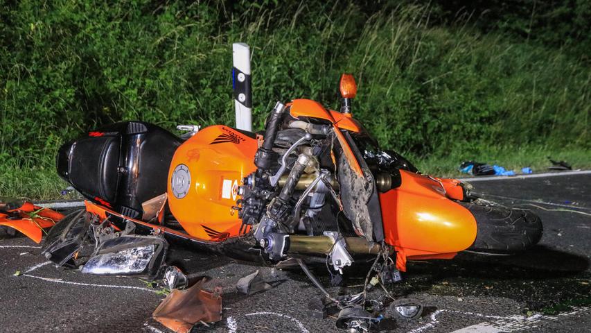 Unterfranken: Biker kommt von Straße ab und stirbt bei Unfall