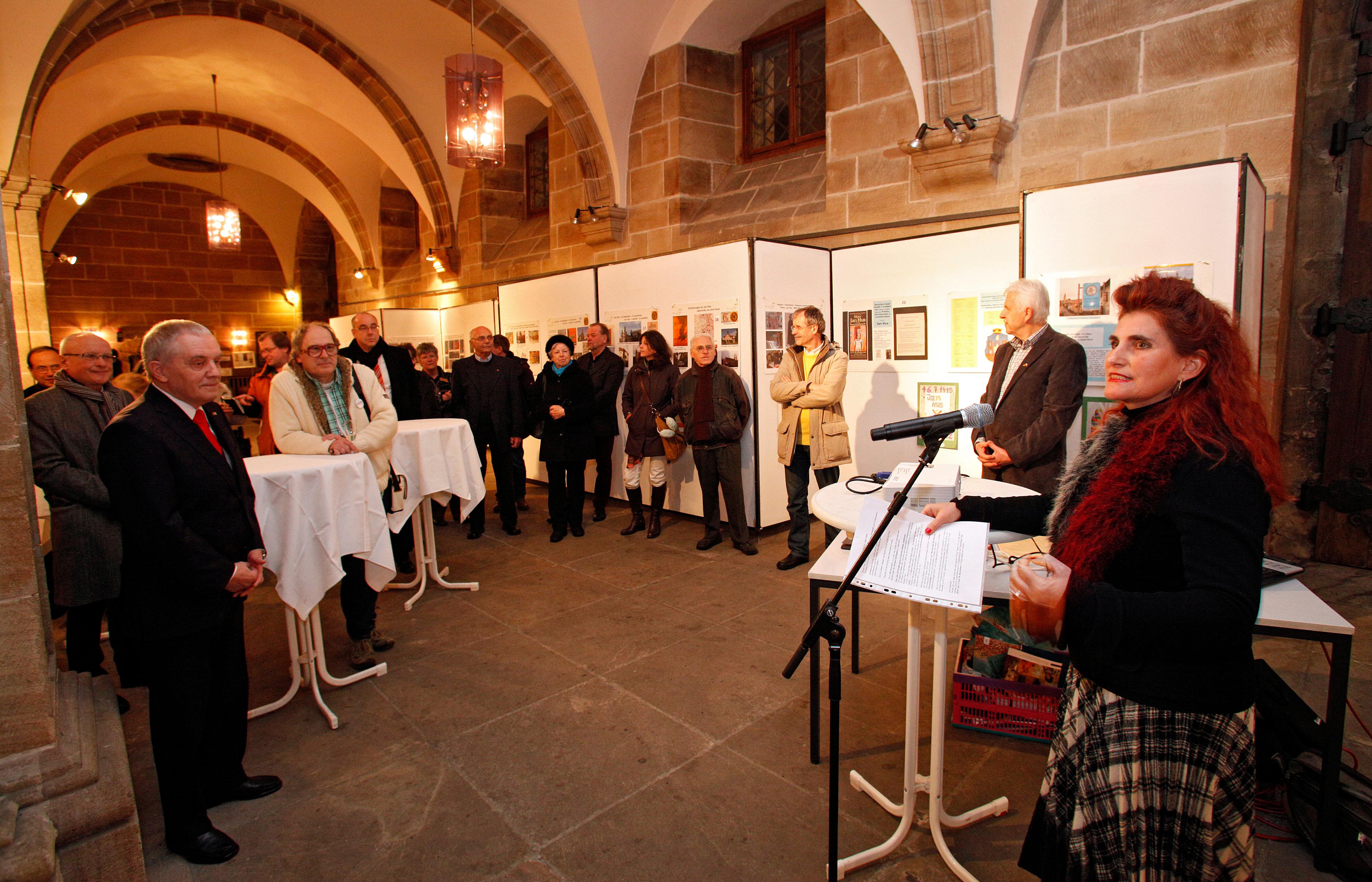 Die kulturpolitische Sprecherin der SPD-Fraktion, hier bei einer Ausstellungseröffnung in der Ehrenhalle, findet, dass 18 Jahre im Stadtrat genug sind und tritt nicht mehr an.