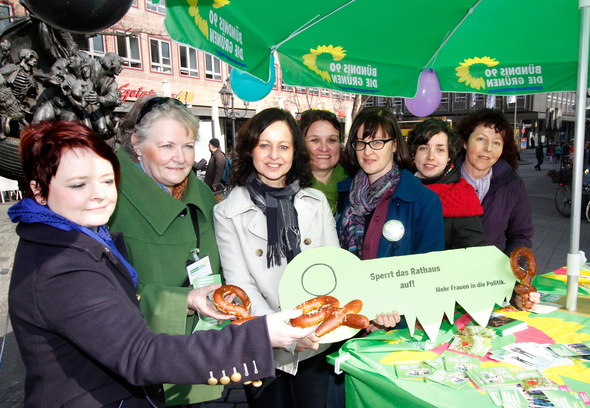 Zwei Abgänge gibt es wohl bei den Grünen zu verzeichnen: Während Monika Krannich-Pöhler (re.) sicher nicht mehr antritt, will Elke Leo (2. v. li.) zwar kandidieren, aber geht bewusst auf einen aussichtslosen Listenplatz.