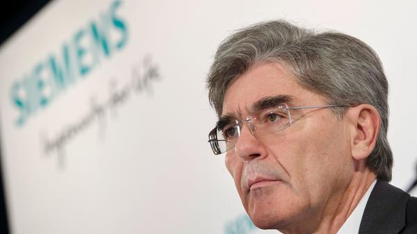 Joe Kaeser steht seit Sommer 2013 an der Spitze von Siemens - und baut den Konzern seitdem nach Kräften um. Doch wer glaubt, das sei für den heute größten privaten Arbeitgeber Nordbayerns die erste Neuausrichtung, der irrt. Bei Siemens ging es schon immer hoch her, wie der Blick in die Geschichte zeigt.