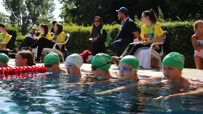 Schwimmen, Radeln, Laufen: Über 700 beim Schultriathlon in Fürth