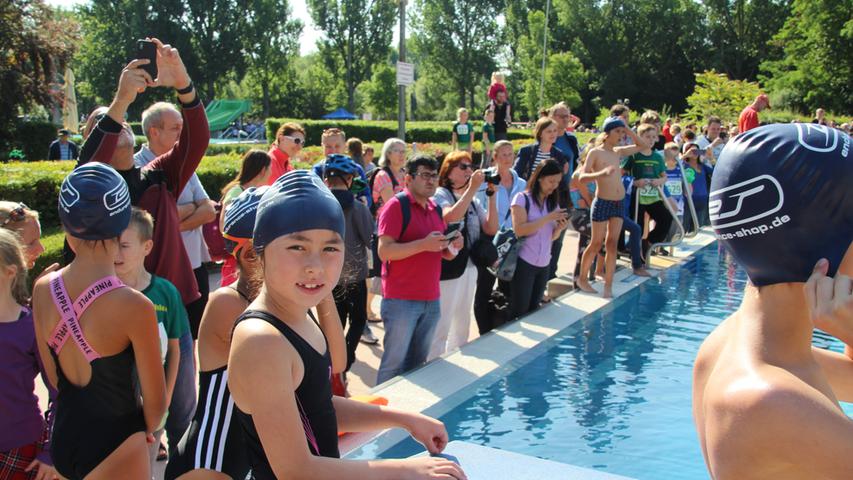 Schwimmen, Radeln, Laufen: Über 700 beim Schultriathlon in Fürth