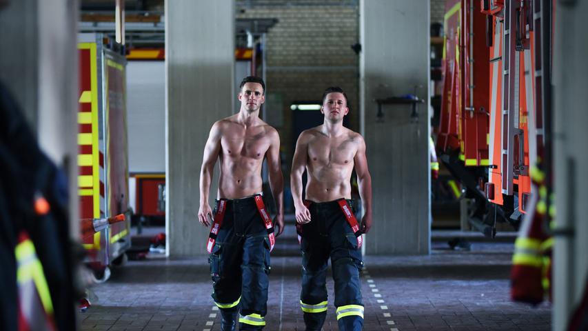 Retter im Kalender: So heiß haben Sie Feuerwehrmänner noch nicht gesehen!