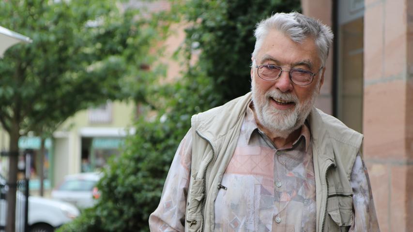 Anton Maifeld (81): "Im Großen und Ganzen bin ich zufrieden. Wenn wir Hallenbad hätten, das würde ich begrüßen. Ich bin ein Wasserfreund von klein auf. Außerdem  würde es meiner Gesundheit, meinem Rücken gut tun. In meinem Alter braucht man so was."
