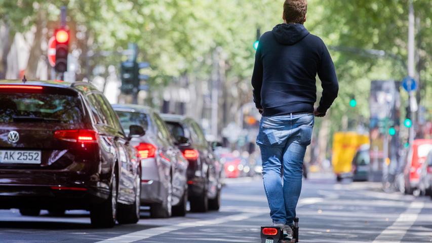 Unterwegs mit dem E-Scooter: Diese Regeln gelten auf den Rollern