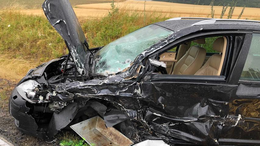Kontrolle über Transporter verloren: Autofahrer bei Coburg schwer verletzt