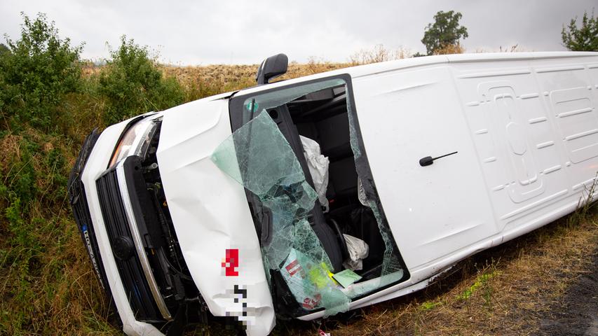 Kontrolle über Transporter verloren: Autofahrer bei Coburg schwer verletzt