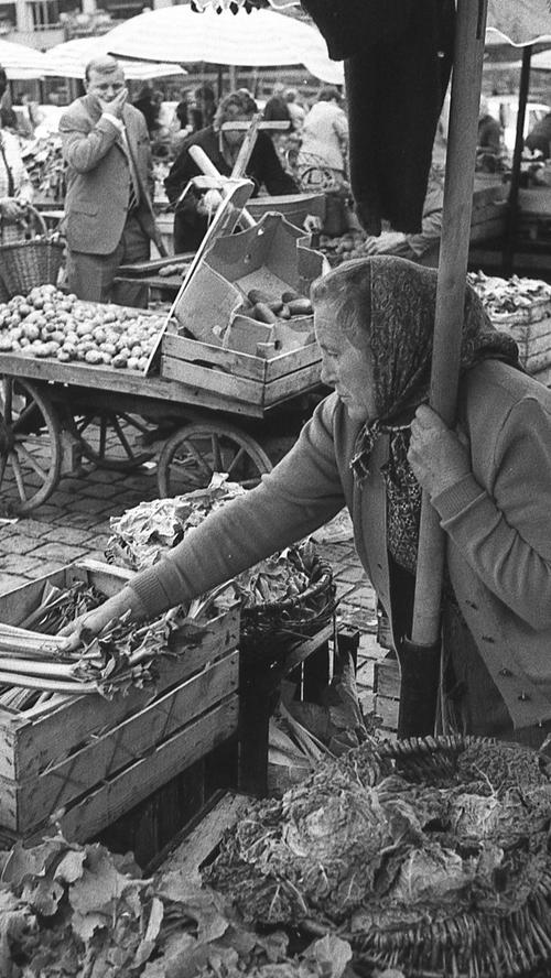 Vor 50 Jahren auf dem Hauptmarkt: Marktfrauen aus dem Knoblauchsland