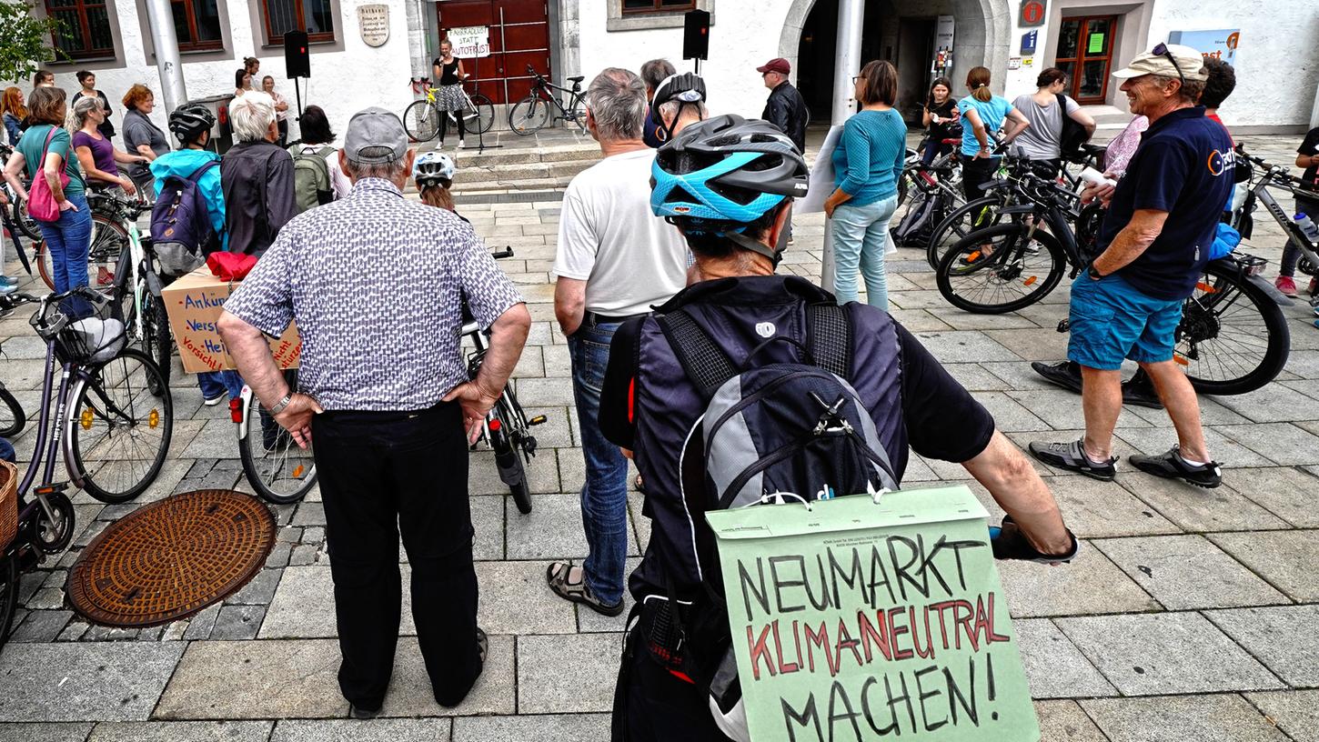 Der Fahrradclub ADFC unterstützt die Bewegung "Fridays for Future" und ruft Sympathisanten des Radfahrens, Mitglieder, Förderer und weitere regionale Gruppen zur Beteiligung am Streik am 20. September auf.