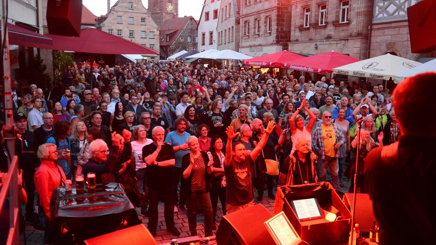 Auch bei seiner 22. Auflage hat das Fürth-Festival wieder für (fast) jeden Musikgeschmack etwas zu bieten...Purplemania auf dem Grünen Markt