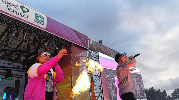 "Hey, das geht ab, wir feiern die ganze Nacht!" Dieses Lied kennt nahezu jeder, der auf der Super-Sommer-Sause war. Verantwortlich für diesen Hit sind die Atzen.