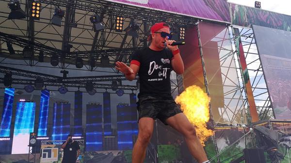 Der Text ist auch sehr eingängig: Däpp Däpp Däpp Johnny Däpp Däpp Däpp Johnny Johnny Däpp Däpp Däpp Johnny Däpp Däpp Däpp...