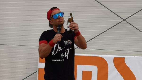 ... nach seinem Auftritt ein Bier.