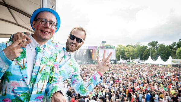 ... diese schicken und bunten Anzüge...