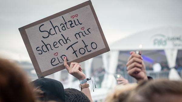 "Schatzi, schenk mir ein Foto": Mickie Krause bescherte mit diesem Schlager-Klassiker bereits Tausenden Feierwütigen spaßige Feten.