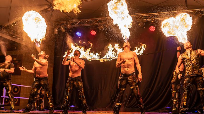 Harte Riffs und heiße Feuershow: Die Maffeispiele in Auerbach