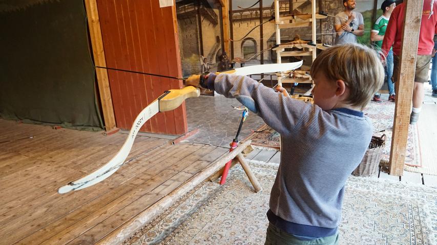 Im benachbarten San-Shine-Camp durften sich die Besucher mit Pfeil und Bogen versuchen.