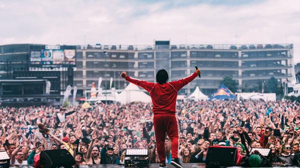 Nicht nur die Nürnberger feiern ihre Schlagerstars, die Schlagerstars feiern auch ihre Nürnberger.