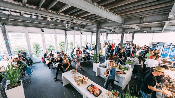 Aber das, was es am Buffet zu essen gibt, kann sich auch blicken lassen.