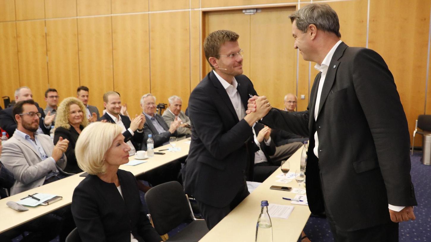100 Prozent der gültigen Stimmen erhielt Marcus König bei seiner Nominierung als OB-Kandidat. Der CSU-Vorsitzende Markus Söder sicherte ihm seine Unterstützung im Wahlkampf zu.