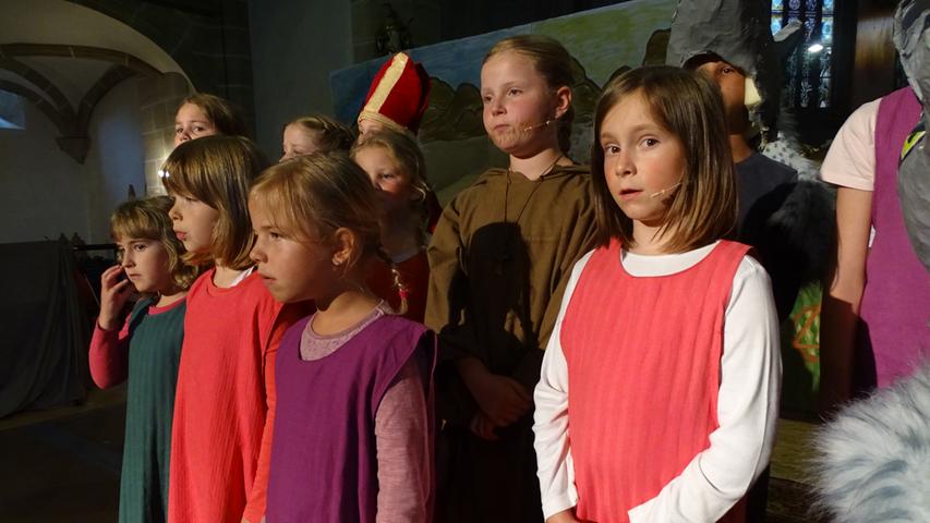 Die Kinderchöre aus Pfofeld und Gunzenhausen spielten und sangen sich in die Herzen der Zuschauer.