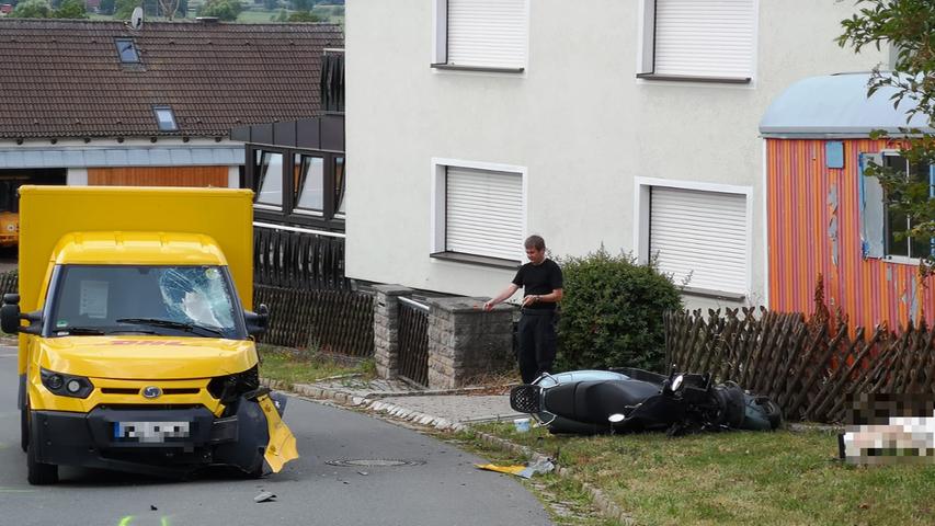 Schwer verletzt: Biker kollidiert mit Postauto in Laubendorf 