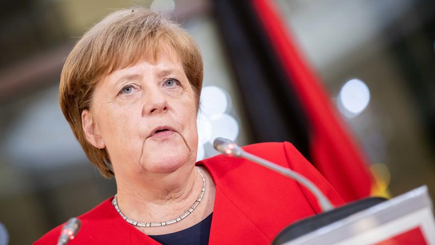 Nach großen Verlusten der Unionsparteien bei den Landtagswahlen in Bayern und Hessen 2018 hat Merkel am 29. Oktober 2018 in einer Präsidiumssitzung angekündigt, nicht mehr für das Amt der CDU-Vorsitzenden zu kandidieren und nach Ende der Legislaturperiode im Jahr 2021 das Amt der Bundeskanzlerin nicht erneut anzustreben.