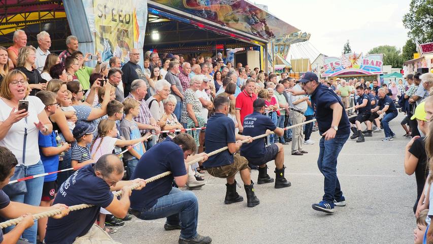 Titelverteidigung und Frauenpower beim Volksfest-Tauziehen in Treuchtlingen
