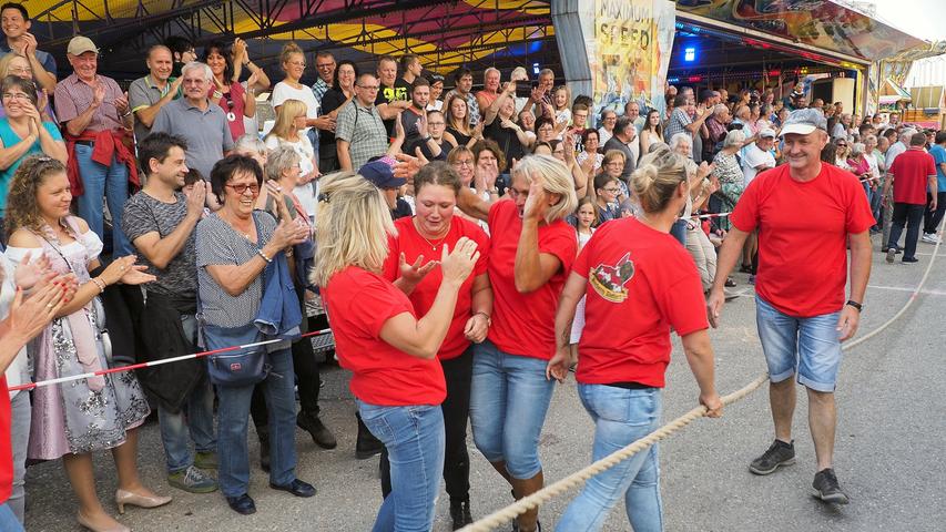 Titelverteidigung und Frauenpower beim Volksfest-Tauziehen in Treuchtlingen