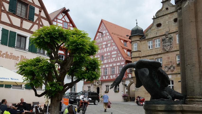 Mittelalterliches Kleinod: Wolframs-Eschenbach (hier der Marktplatz mit Alter Vogtei und Rathaus im Hintergrund)ist die Perle der Region.
