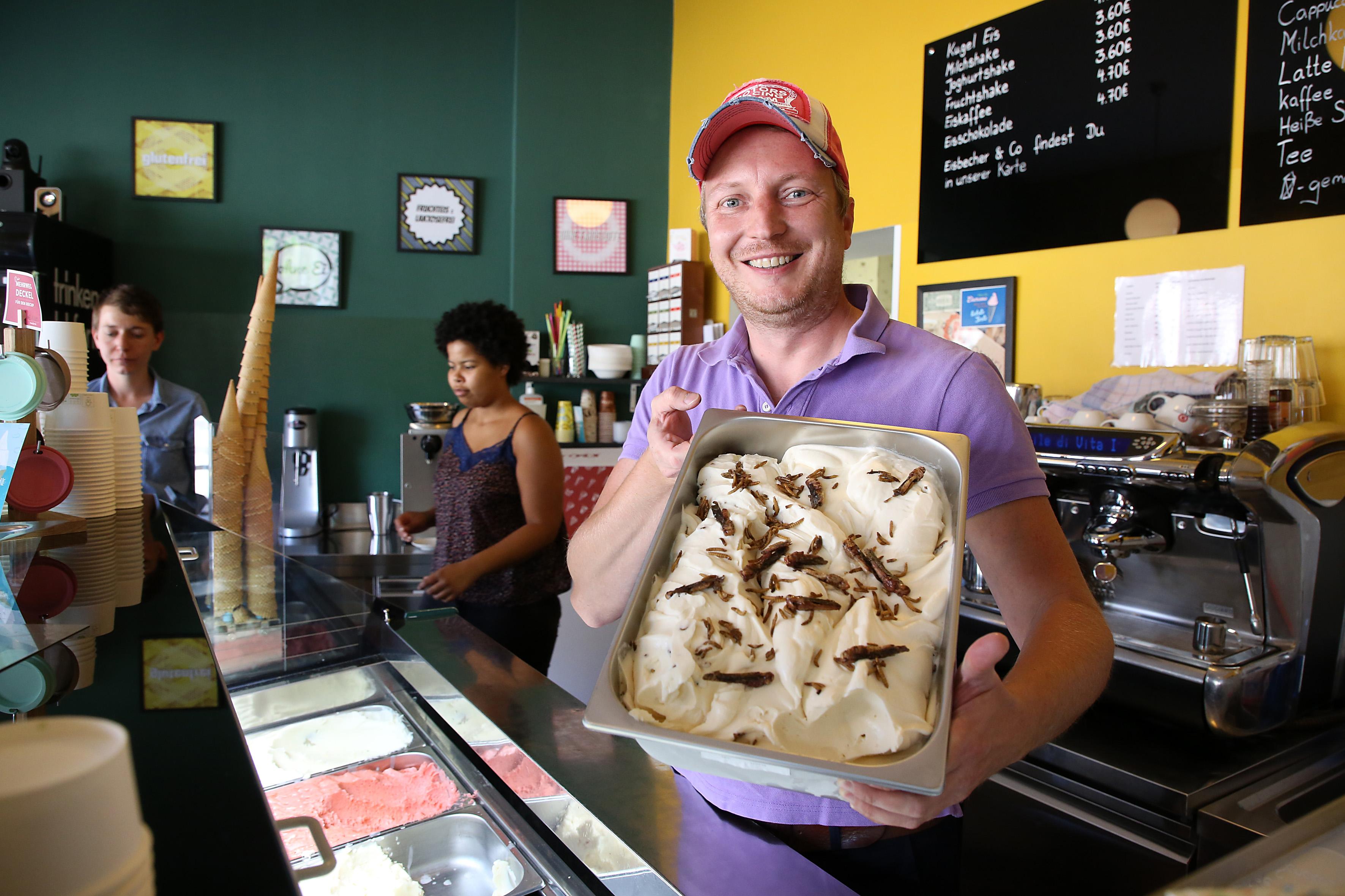 Mehlwürmereis im Eis im Glück