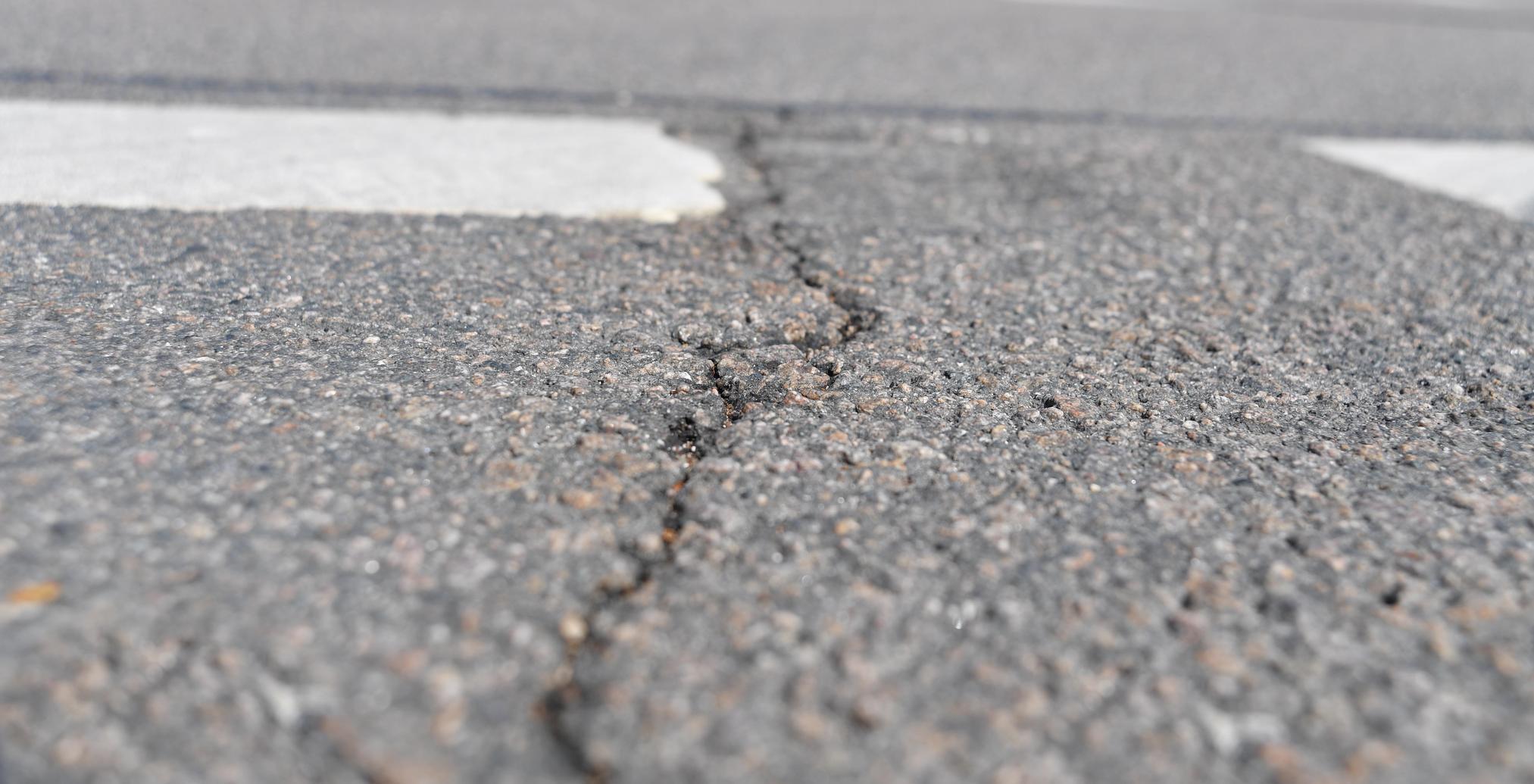 Risse Im Asphalt Verschliessen